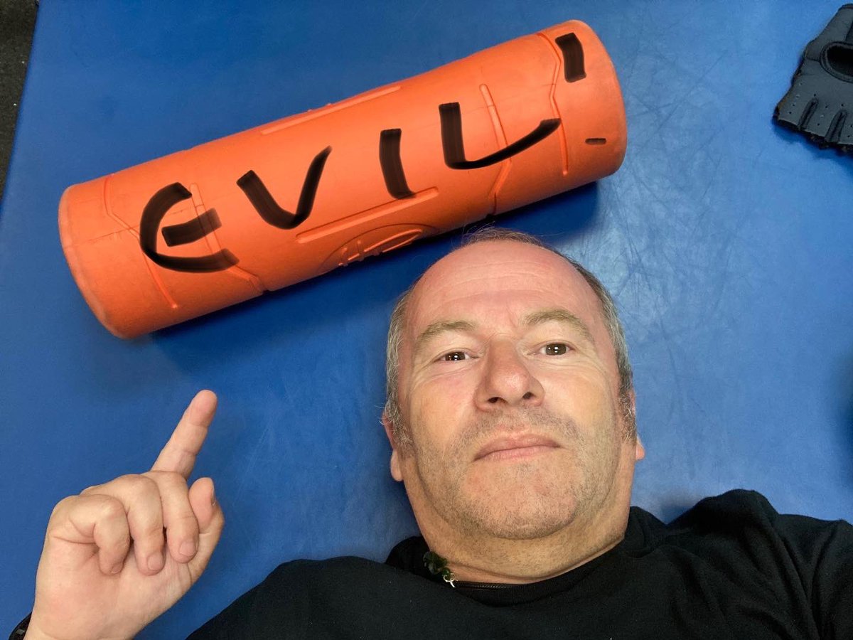kiltedscot68's tweet image. Down the gym to fight my nemesis…. #training #strengthtraining #foamroller #necessaryevil #hovefitness #brightonandhove #chicagomarathon2023