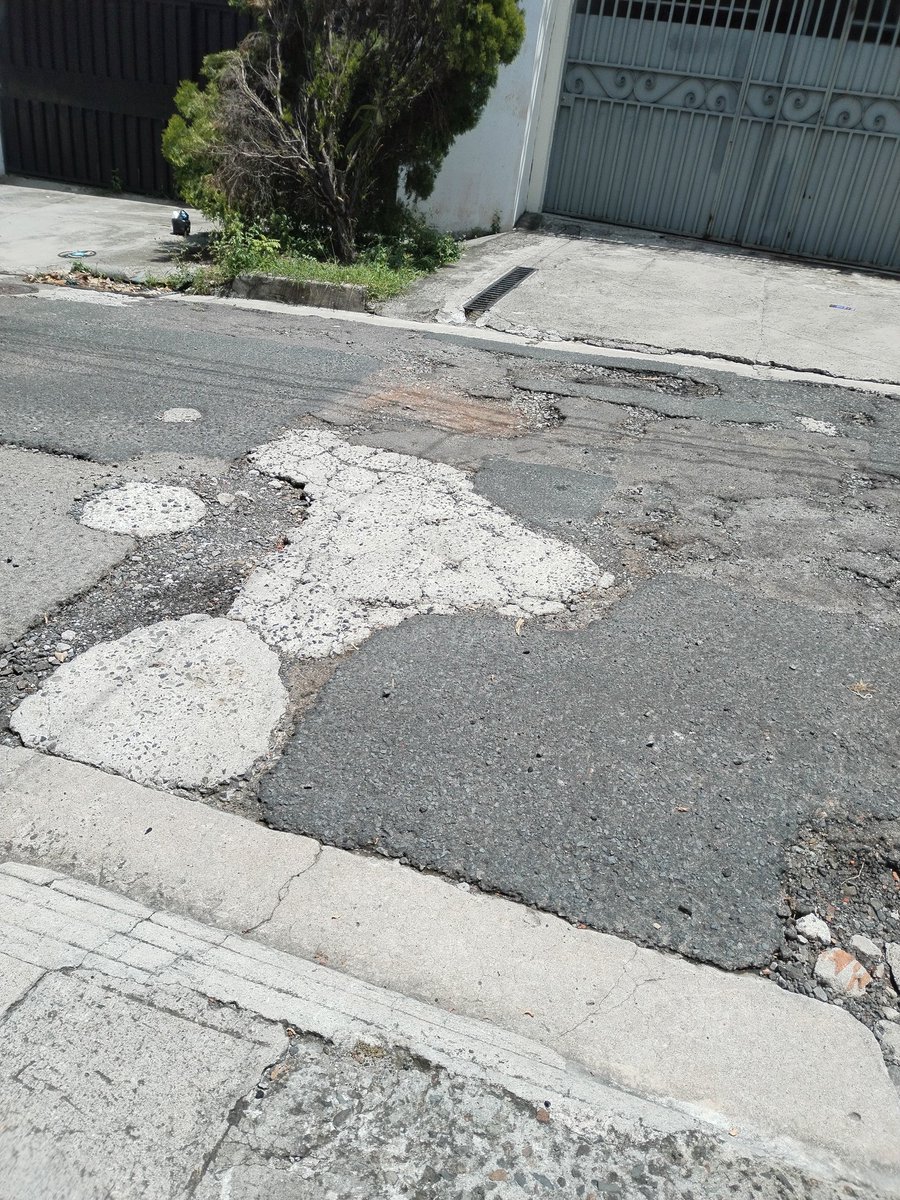 alex57chk's tweet photo. @alcaldia_ss @marioduran Pasaje el rosal a dos cuadras del mágico Gonzales las calle en total abandono por años https://t.co/i9HNNdJorb