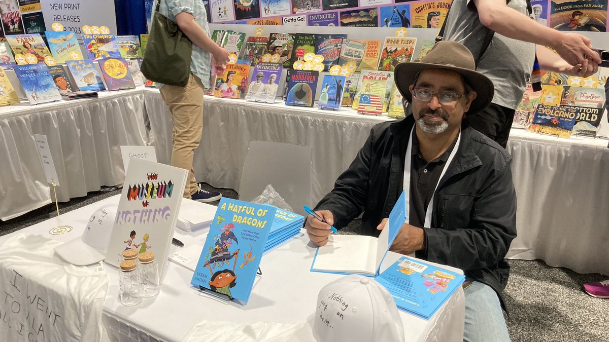 Congratulations to the 15 lucky people who snagged a signed copy of A Hatful Of Dragons in the impromptu book signing I did at the Astra/Wordsong booth at #ALAAC2023. Now I can only hope some of you liked it enough to leave a good review somewhere 😉