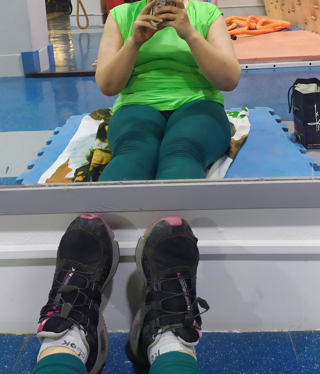 agnes20222's tweet photo. نه تنها فحشم ندید ،بلکه بهم افرین هم بگین ،رفتم باشگاه و عین یک اسب تمرین نموده ،شام هم سه عدد سفیده و‌یه مقدار قارچ و گوجه میل نموده و بسی خوشحالم که امروز به خودم یه حال اساسی دادم ،من واقعابا وزنه و هالتر حالم خیلی خوبه،چرا تنبلی کردم این مدت؟ https://t.co/iL3t35RQQC