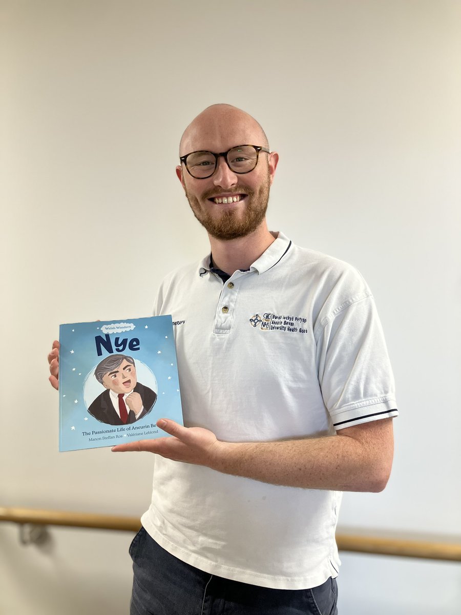 So proud and lucky to be part of such a fab Physiotherapy Team at Ysbyty Ystrad Fawr. Great lunchtime celebrations today for the 75th Birthday of the NHS #NHS75 #GIG75 <a href="/AneurinBevanUHB/">Aneurin Bevan University Health Board</a> @ABUHBPT #NyeBevan We even got <a href="/WelshAmbulance/">Welsh Ambulance</a> team and <a href="/cardiffuni/">Cardiff University</a> students too 💙