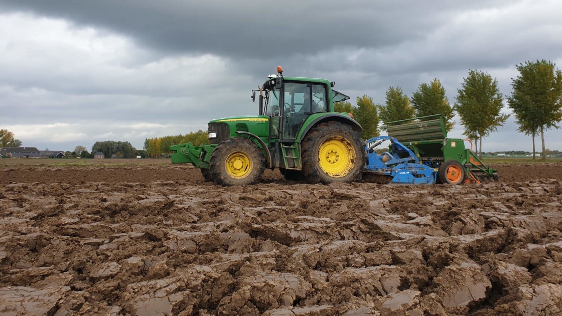 🚜 De eerste gewassen worden inmiddels geoogst en daarmee rijzen er vragen over vanggewassen. Wat zijn de mogelijkheden en verplichtingen binnen het Gemeenschappelijk landbouwbeleid (GLB) en de mestwetgeving? Wij hebben het voor je op een rijtje gezet. 👉 bit.ly/43huUrc