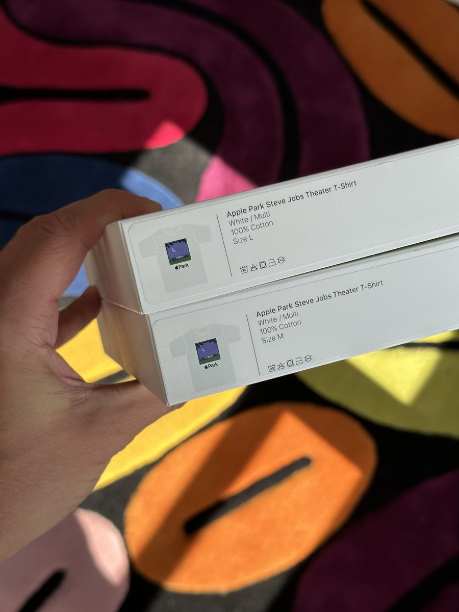 TheiCollection's tweet image. 🎁 CONCOURS N°3 

👕 Gagne 1 t-shirt exclusif Apple Park (M ou L) 

Pour participer : 

1️⃣ Suis @TheiCollection 
2️⃣ RT ce post 

D’autres produits sont à gagner sur mes comptes Instagram et Facebook.

TAS le 07/07 pour ce lot.

Le 08/07 un nouveau t-shirt Apple Park sera en jeu.