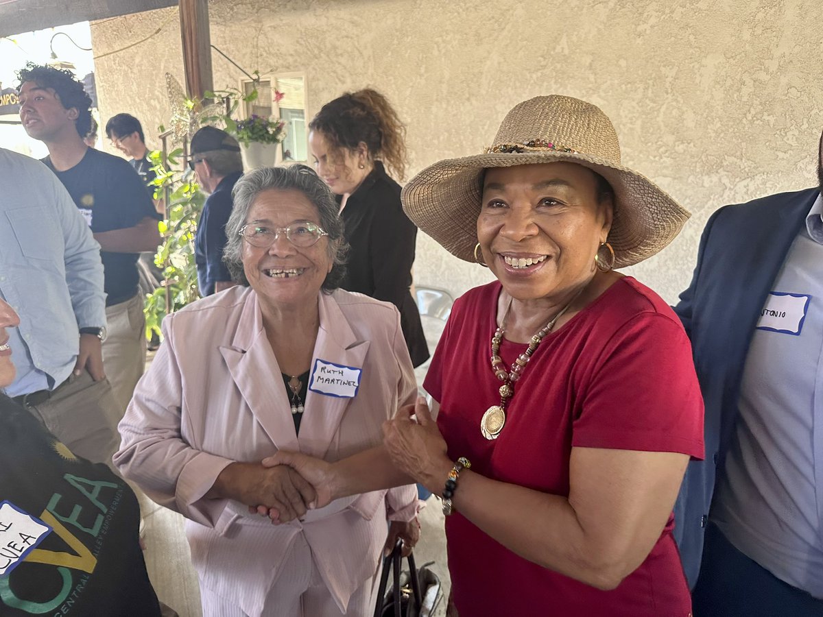 BarbaraLee_CA's tweet photo. Californians in unincorporated areas—many of whom are farmworkers—face housing, environmental, and immigration injustices that are all too often ignored by people in power.

I visited Poplar today to let residents know that when I’m Senator, no community will be left behind. https://t.co/HtRMS8Wsr1