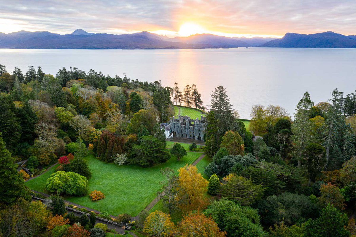 ArchitectureTud's tweet photo. Armadale Castle, Scotland 🏴󠁧󠁢󠁳󠁣󠁴󠁿 🇬🇧 https://t.co/UxDOFqXgaD