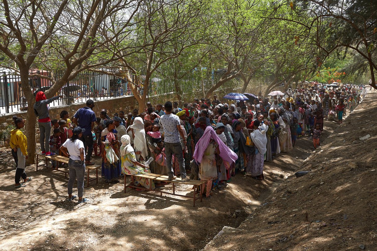 YohannesDesta22's tweet photo. The hunger queues
Every day at around 9am, hundreds of women, babies and children stand in the hunger queues outside the Don Bosco education and humanitarian aid centre in the city of Adwa.
#Tigray #IDPcenter #TigrayWar #Refugees #DonBosco
@WFP @SecBlinken @POTUS @hrw @ICRC https://t.co/9aZ2aifL7z