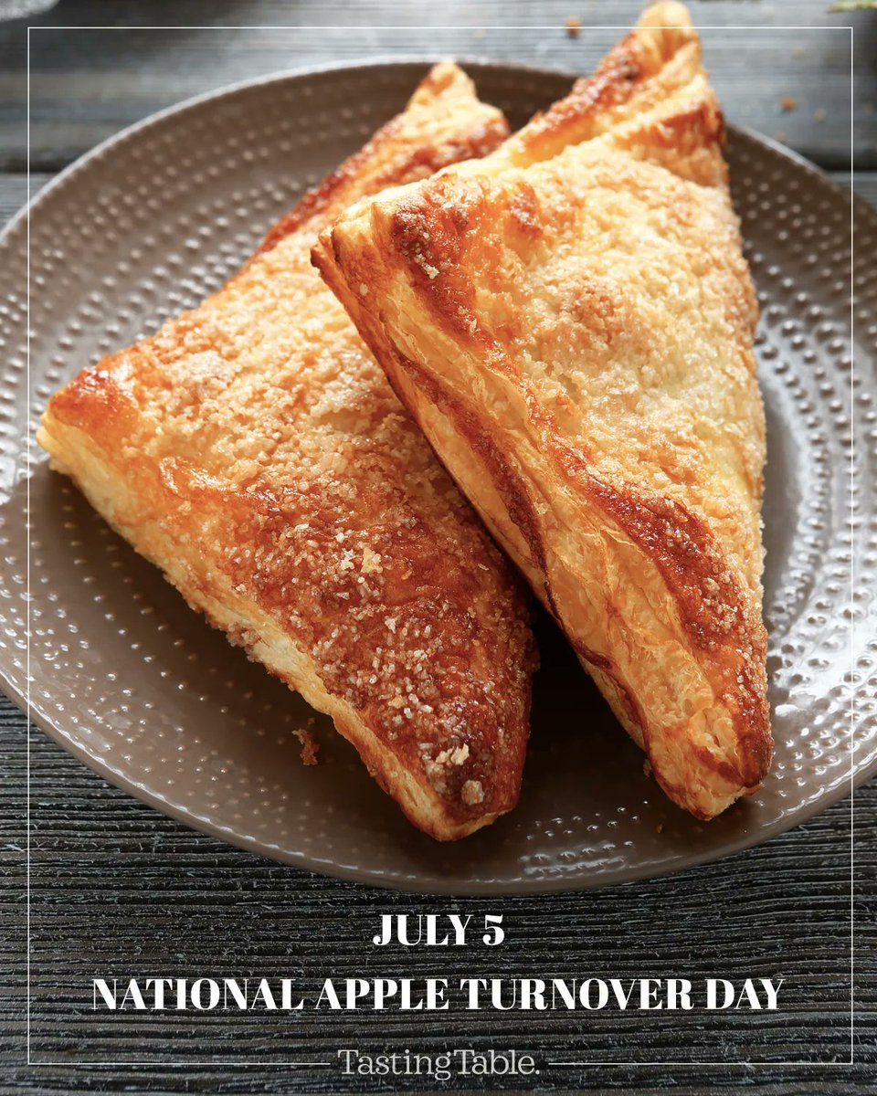 TastingTable's tweet image. Help honor one of the tastiest pastries by enjoying an #AppleTurnover today! 😋