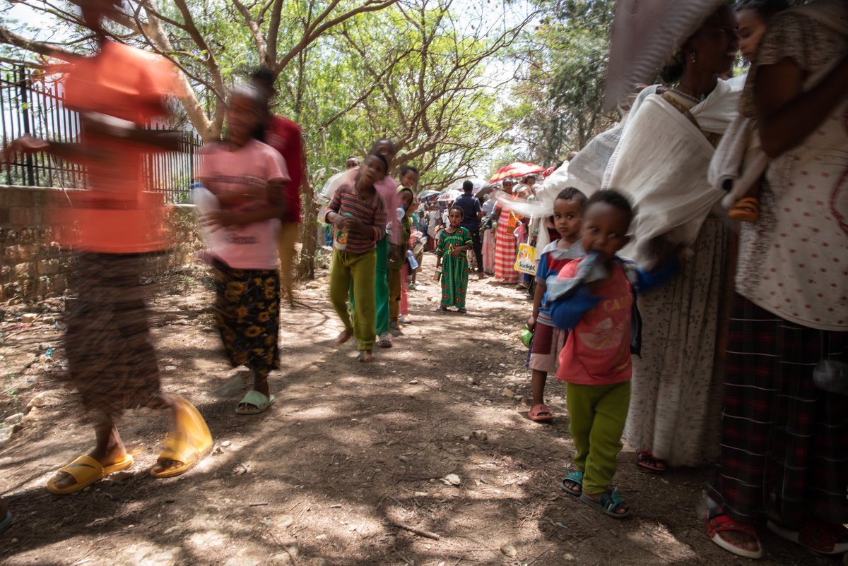 YohannesDesta22's tweet photo. The hunger queues
Every day at around 9am, hundreds of women, babies and children stand in the hunger queues outside the Don Bosco education and humanitarian aid centre in the city of Adwa.
#Tigray #IDPcenter #TigrayWar #Refugees #DonBosco
@WFP @SecBlinken @POTUS @hrw @ICRC https://t.co/9aZ2aifL7z