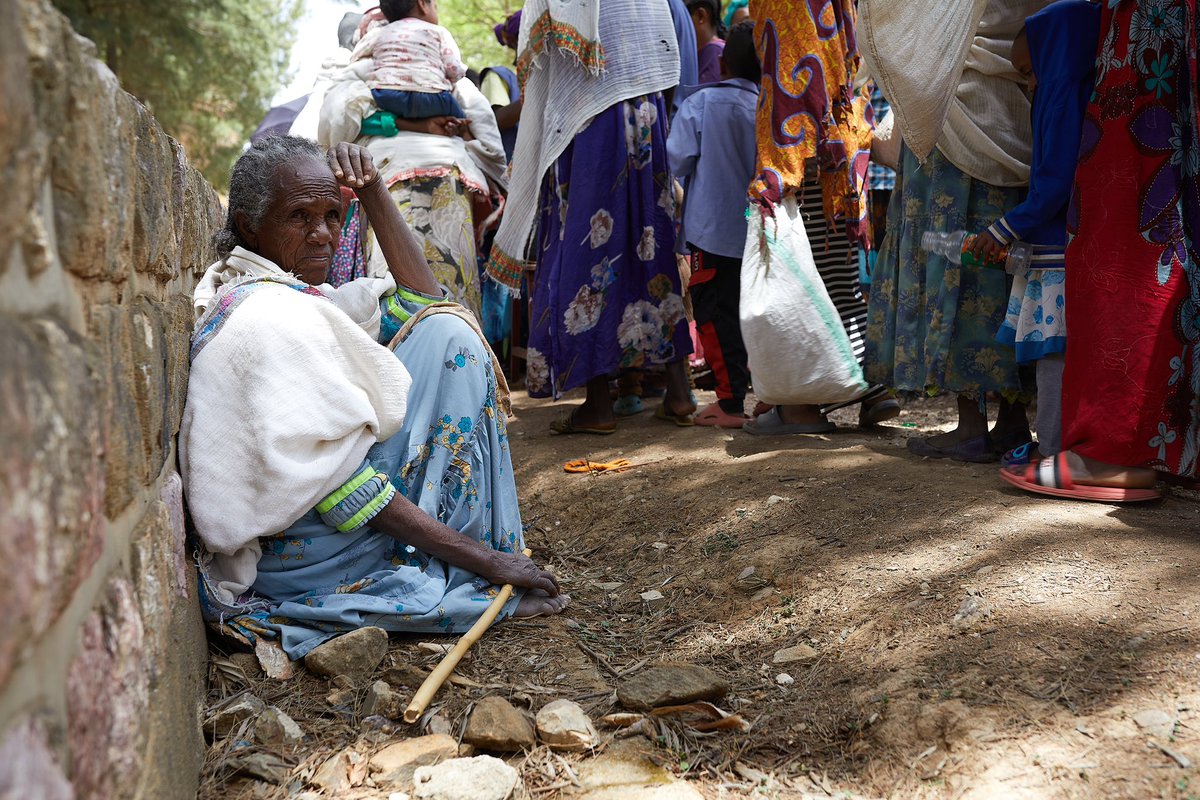 YohannesDesta22's tweet photo. The hunger queues
Every day at around 9am, hundreds of women, babies and children stand in the hunger queues outside the Don Bosco education and humanitarian aid centre in the city of Adwa.
#Tigray #IDPcenter #TigrayWar #Refugees #DonBosco
@WFP @SecBlinken @POTUS @hrw @ICRC https://t.co/9aZ2aifL7z