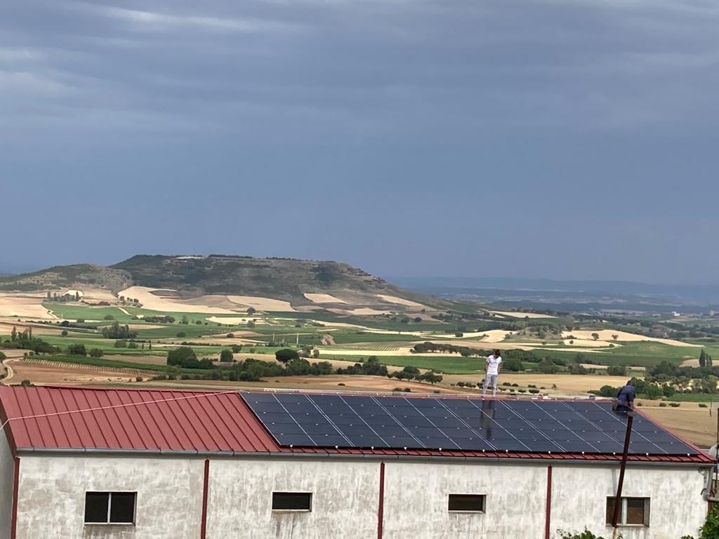 Instalación fotovoltaica de nuestra #ComunidadEnergética en #Guzmán. La energía del pueblo, para el pueblo. Seguimos avanzando.🙌✅ #NextGenerationEU