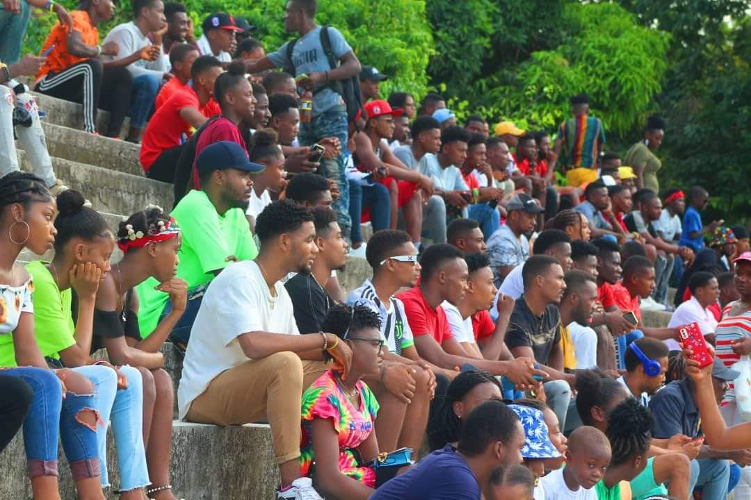SimonClemencea's tweet photo. Dezyèm edisyon Chanpyona @ADFHaiti kòmanse la kòmanse konsa ane a. Yon bèl aktivite ki reyini tout moun Fond-des-Blancs, chak aprè midi depil fè 5:00 PM tout moun prezantan pou yon sèl randevou. 

#Inyon# TètAnsanm #Foutbòl vakans# PleziBoul #Solidarite #VivAnsanm https://t.co/B0sMmdtAJ1