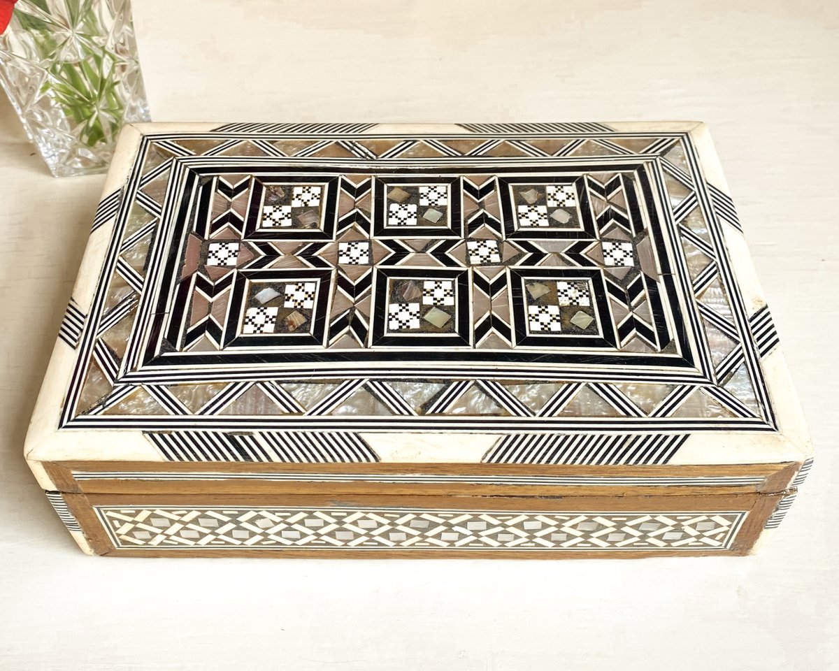 My next box is a Middle Eastern jewellery box inlaid with bone and mother-of-pearl.  Red plush lining inside so perfect for those bits and bobs on the dressing table! Quite roughly made, but still lovely!  
etsy.me/3XAAMe9
#vintageshowandsell #jewellerybox #motherofpearl