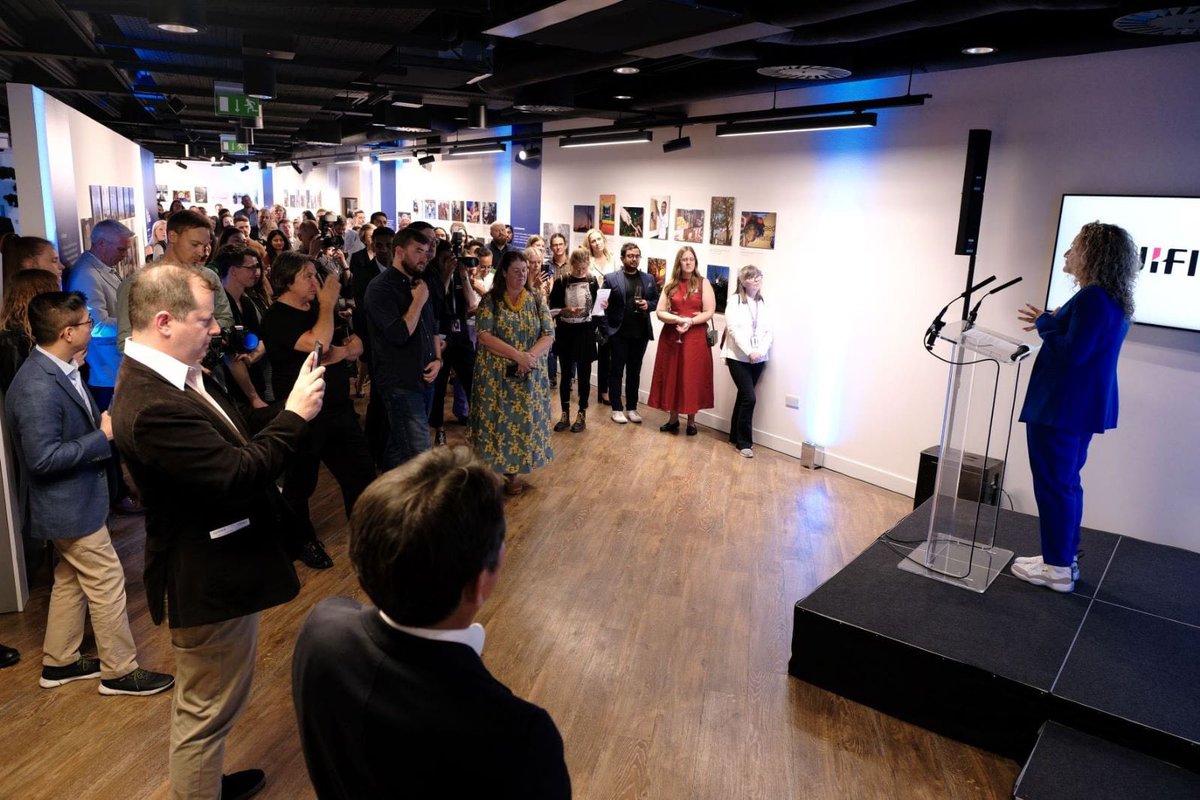 A privilege for our team to be at @wabbey today and give thanks to @NHSEngland staff and volunteers as the nation marks #NHS75. Last night we opened ‘Our NHS at 75’ gallery at FUJIFILM House of Photography, now part of #LightUpBlue, and free to visit from today until 31 Aug 📷