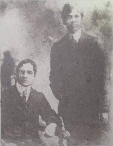 17 अगस्त 1909: इंग्लैंड की पेंटोविल्ले जेल के बाहर वीर सावरकर एक 25 वर्ष के नवयुवक के शव को लेने की प्रतीक्षा कर रहे थे, फांसी पर लटकाने के बाद वह शव ब्रिटिश सरकार ने किसी को नही सौंपा था।

ये शव था महान क्रांतिकारी मदन लाल ढींगरा का... एक धनी और सम्पन्न परिवार का वह बेटा जिसे