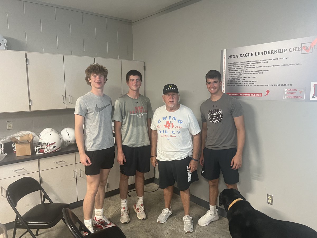 jperry_nixa's tweet photo. One of the greatest QB Coaches in America… Coach Joe D @QBclub12 getting some work done today with our dudes! #QBTrainer #Grateful https://t.co/NxYKqFGNgR