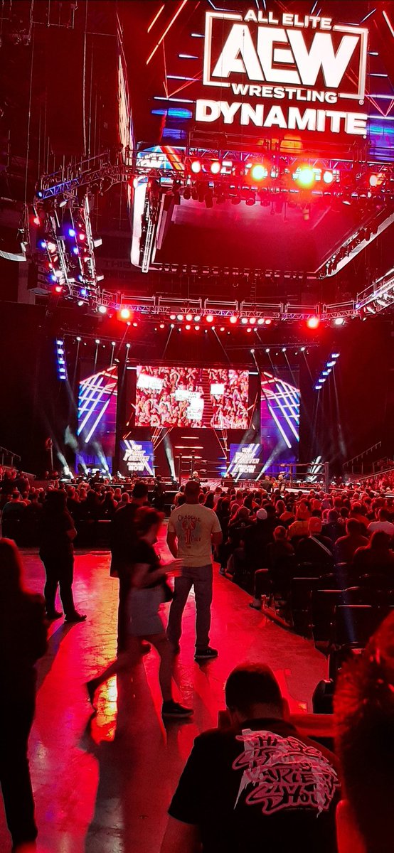 squarilyn's tweet image. This commercial got a pretty solid pop. AHHHHHHH WRESTLING.