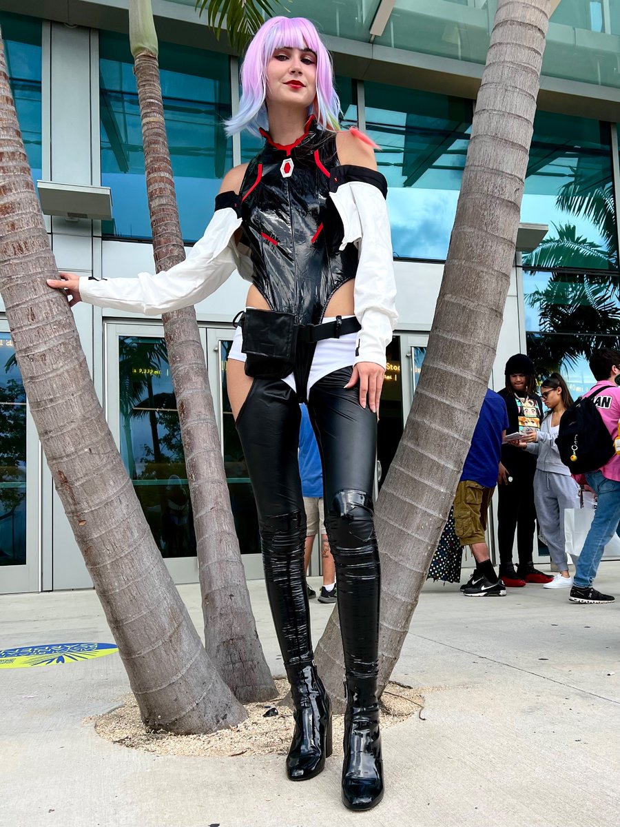 Baylinlol's tweet photo. Legit melted outside as Lucy 🥵 #Edgerunners #CyberpunkEdgerunners #lucyedgerunners #lucycosplay #edgerunnerscosplay #supercon https://t.co/PUFYlSdC6P
