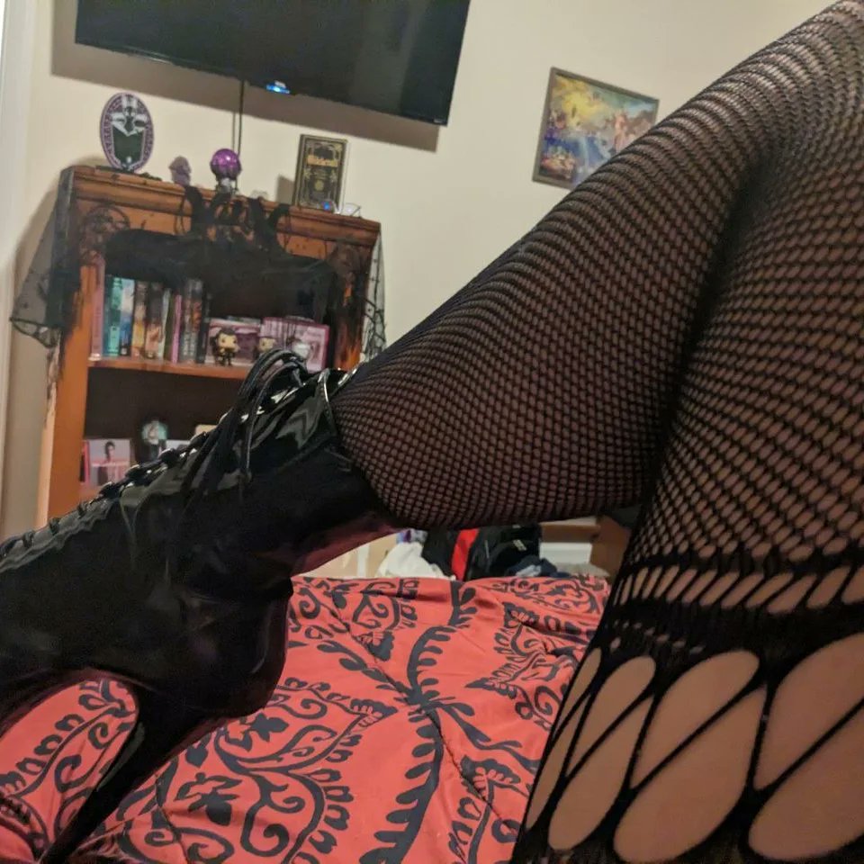 MerKitty922's tweet photo. Fishnet appreciation post!

https://t.co/c7adA1Dn1D

#fishnets #altgirl #emogirl #punkgirl #onlyfans #onlyfanspromo #onlyfansbabe #sexypics #nsfw https://t.co/BRNWG3bF36