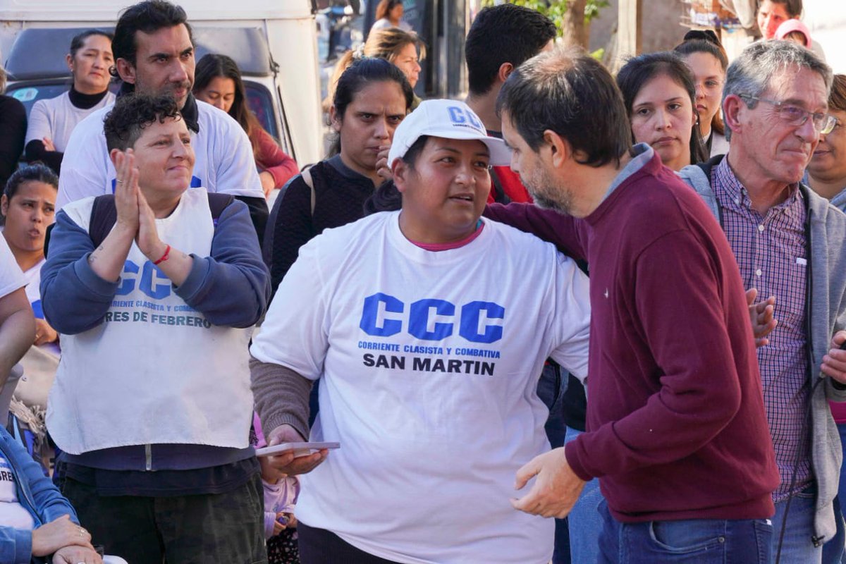 fmoreiraok's tweet photo. Acompañamos a compañeras y compañeros de la Corriente Clasista y Combativa en la apertura de un espacio de educación primaria para adultos de Costa del Lago, en el comedor 8 de diciembre.

Trabajamos junto a las organizaciones para que la educación llegue a todos los barrios. https://t.co/hJFex92El5