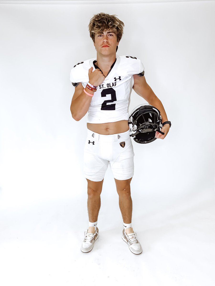 ReidDavenport9's tweet photo. After a great conversation with coach @JamesKilian I am proud to receive my first offer to play college football. @AHAFOOTBALL https://t.co/EI9qyjRJzK