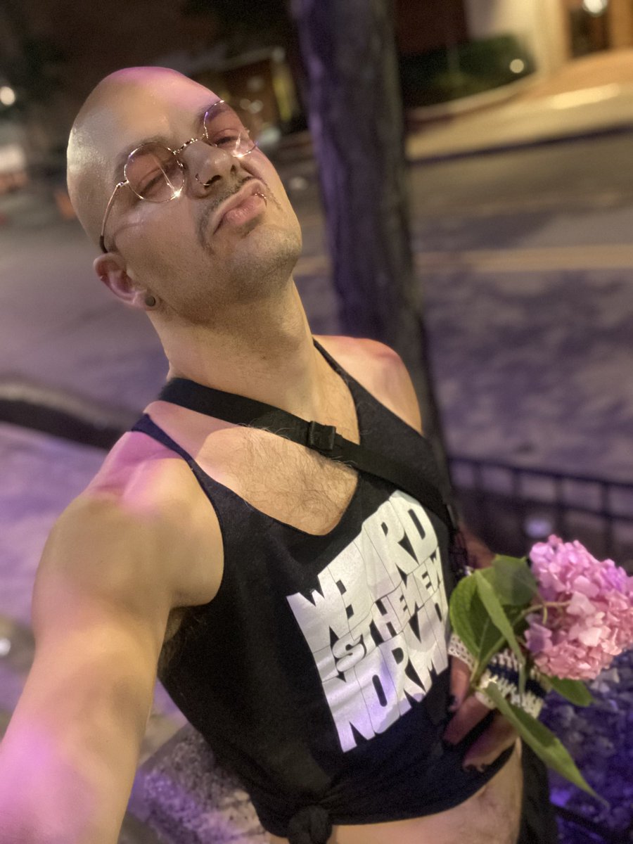 unitybyjabril's tweet photo. gimme my 💐 #WeirdIsTheNewNormaL
https://t.co/nB4jQAD4FI https://t.co/Q0sJHH1FRI