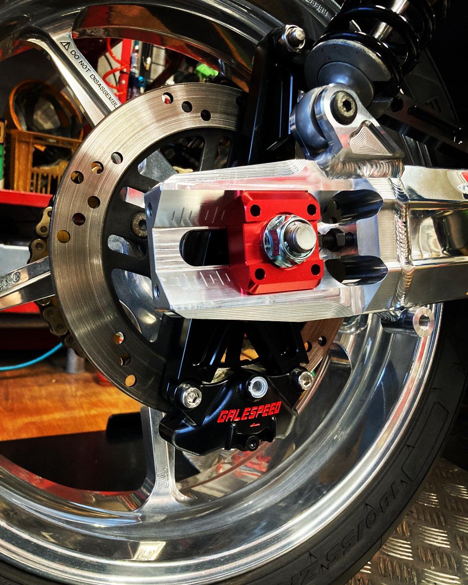 piwasaki's tweet photo. ZEPHYR750
カスタム進行中！

#galespeed #gstriker #sunstar #bagusmotorcycle #noblest #hyperpro #kood https://t.co/WYzT9rmcGM