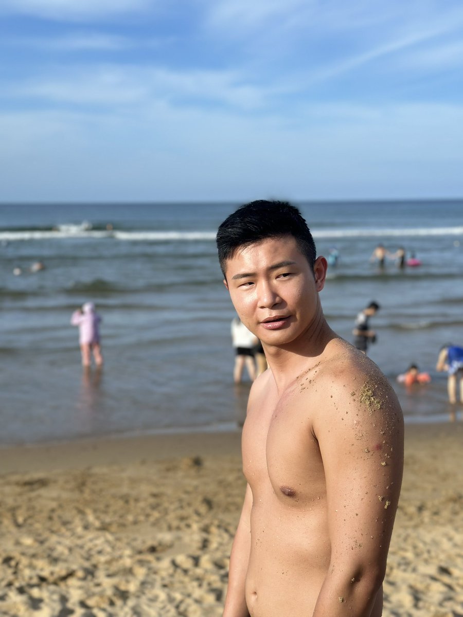 夏天☀️好久沒有碰到海水🌊
距離上次去海邊🏝快兩個月🐸