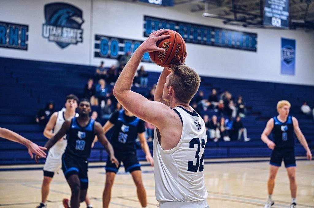 dlighthall32's tweet photo. Dyson Lighthall 6’8” Freshman Highlight 
11.6 PPG / 5 RPG / 3.96 GPA 
Utah State University Eastern 

https://t.co/pYBgz54jV2 https://t.co/QECcmoKpgH