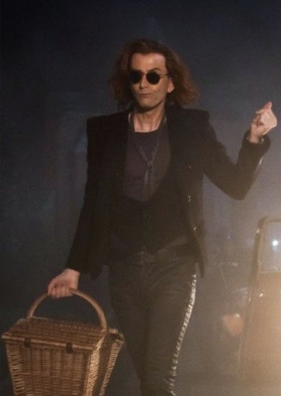 DrunkDharma's tweet photo. Just take a moment to appreciate the fact that Arthur Young saw this coming his way and thought, "Ah yes, clearly an obstetrician" and not "How nice of this fancy twink to bring his sister a gift basket." https://t.co/8huzr8nqxR