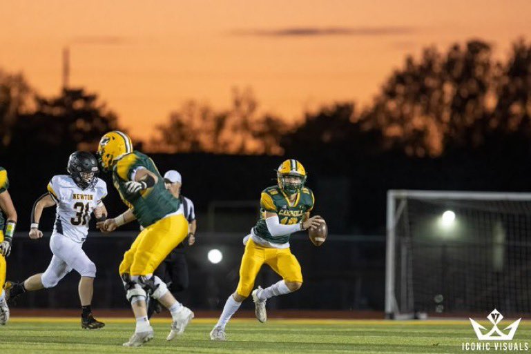 sportsinkansas's tweet photo. 2024 QB Jackson King of Bishop Carroll announced his commitment to D1 Air Force Academy today 🏈 

King is one of the state’s top returning QBs after passing for 1,280 and 7 TDs, and rushing for 948 yards and 15 TDs as a junior.  

Photo: @DreamToBeIconic https://t.co/OtliXbHtAR