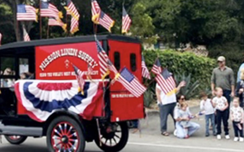 Look at Prince Archie, Princess Lilibet, Prince Harry and Thé Duchess of Sussex enjoying a July 4th Parade. #DukeandDuchessofSussex