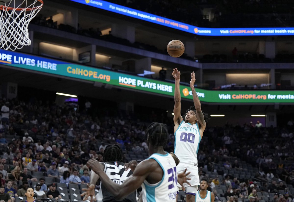 BBakerHogs's tweet photo. Nick Smith Jr in his 2nd summer league game with the #Hornets

- 14 points
- 5 rebounds
- 4 assists
- 6/13 (46%) FG
- 1/4 (25%) 3P
- 1/1 (100%) FT
#ProHogs https://t.co/7N6z0Us5Ph