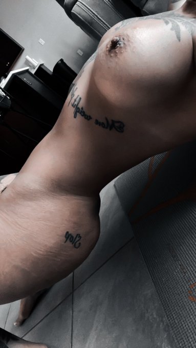 GOING #live ON OF TONIGHT AT 830 PM CST   Come ready to tip &amp; cum 👅😈 Free to SUB   https://t.co/xFDRTrLTIf<a href="/tag/live"class="tags">#live</a>