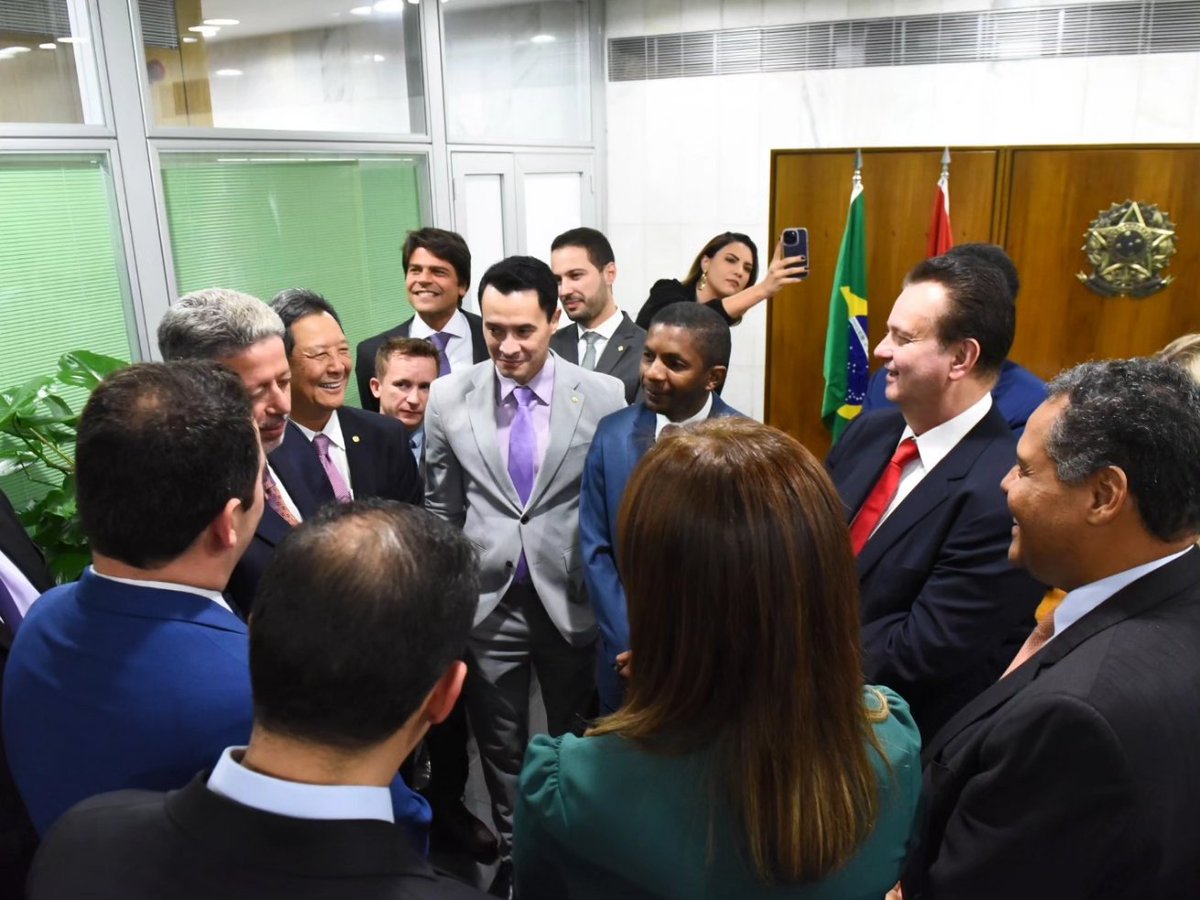 psdcamara's tweet photo. Em dia de articulações e debates sobre a #reformatributária, o presidente do PSD Nacional, @gilbertokassab, visitou a nossa bancada na Câmara dos Deputados. A presença dele sempre é motivo de alegria para o PSD na Câmara!
#PSDnaCâmara #TimePSD #ReformaTributária https://t.co/nWK2FAWLJB