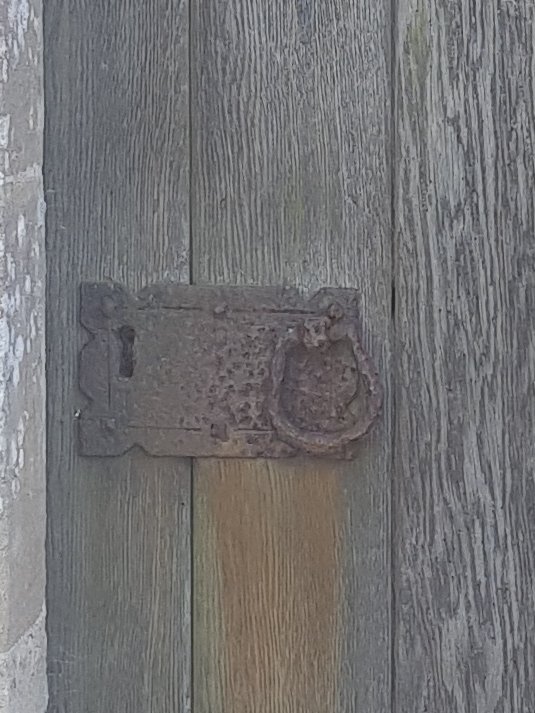 TheHistoryMouse's tweet photo. It's that #LessIsMore beauty. Downpipe, bootscraper, strap hinges and door furniture for #IronworkThursday. Saturated in #RustyCharm #Knook #Wiltshire https://t.co/mhwkkT3Nnx