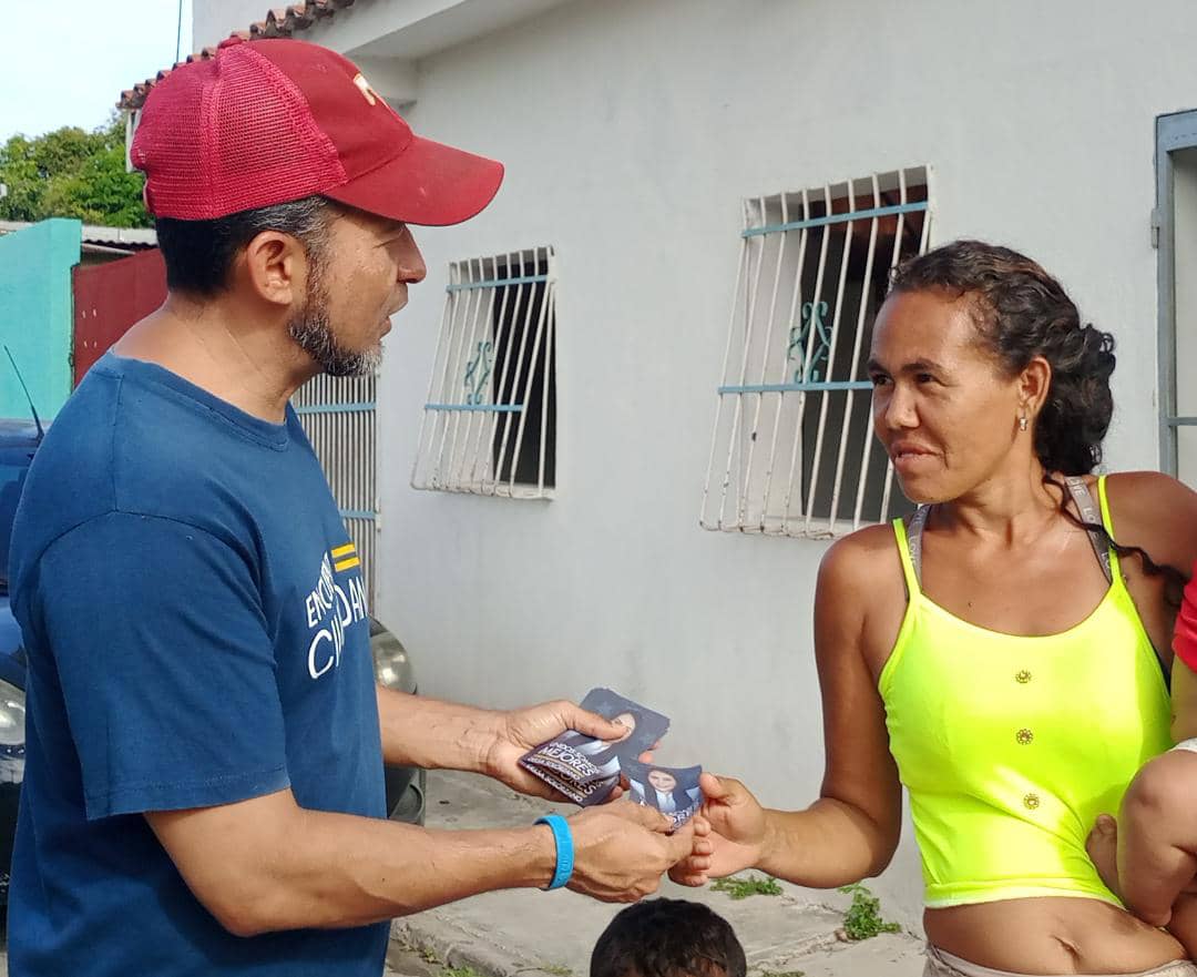 EncuentroCiud13's tweet photo. #05Julio Parte del equipo de Valencia, en la Pquia.Miguel Peña, liderado por Ramón López.

Ĺlevando el mensaje de esperanza de nuestra candidata a La Primaria, #22Oct, Delsa Solórzano. 

#UnidoSomosMejores https://t.co/B2qCNVfaRr