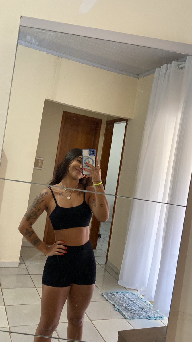 mirellycrzz's tweet photo. Meu look favorito 🖤 https://t.co/JcMTdEk6nY