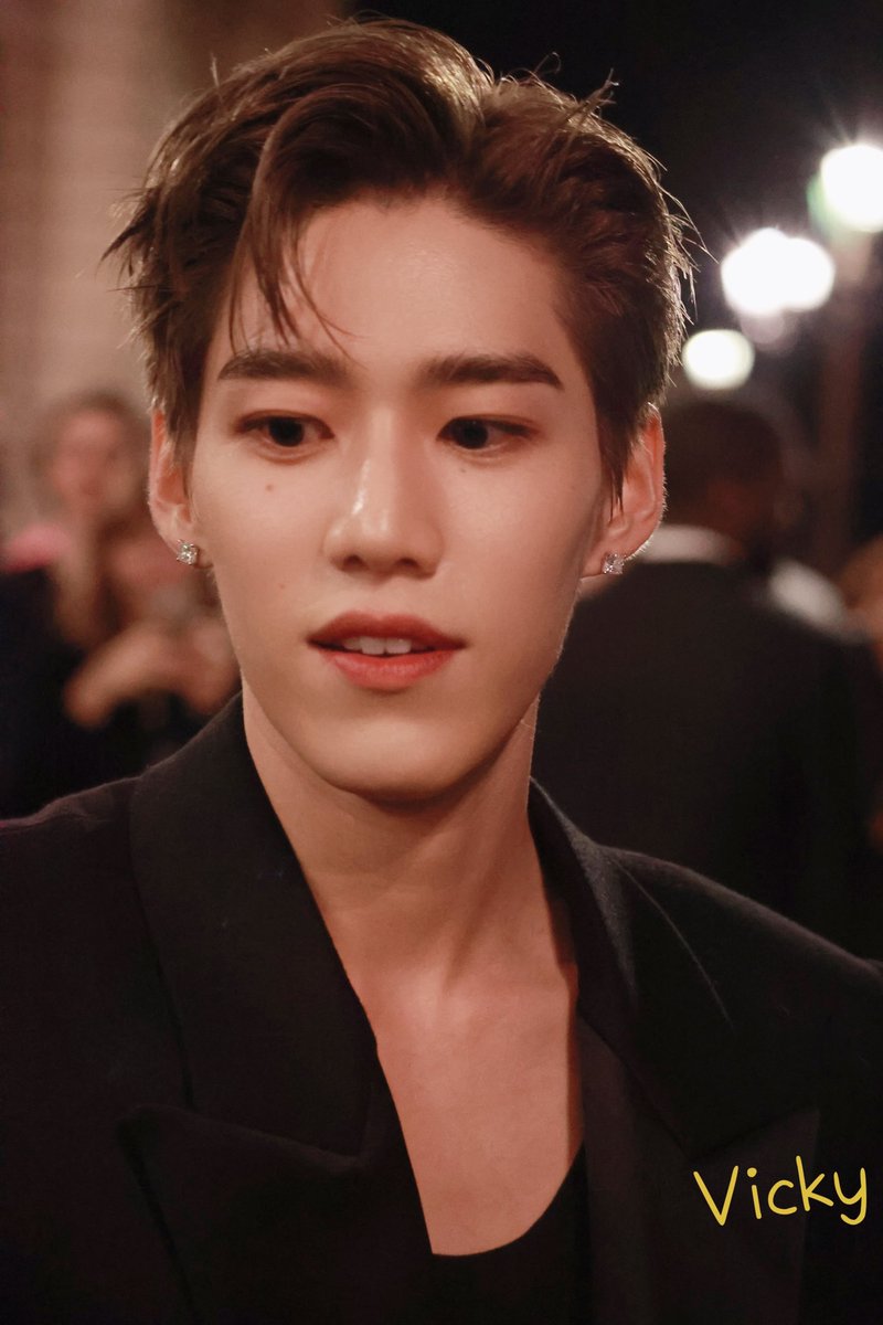 Vicky87923's tweet photo. 2023.7.5 PPkrit Balenciaga Dinner close-up
#BalenciagaCouturexPPKrit 
#BalenciagaCouture52 https://t.co/8yONi4zuKj