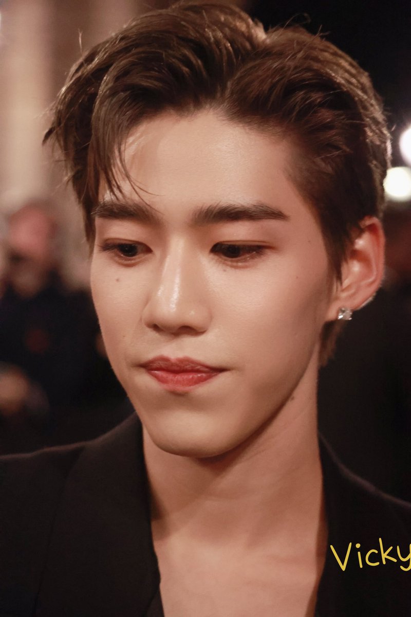Vicky87923's tweet photo. 2023.7.5 PPkrit Balenciaga Dinner close-up
#BalenciagaCouturexPPKrit 
#BalenciagaCouture52 https://t.co/8yONi4zuKj