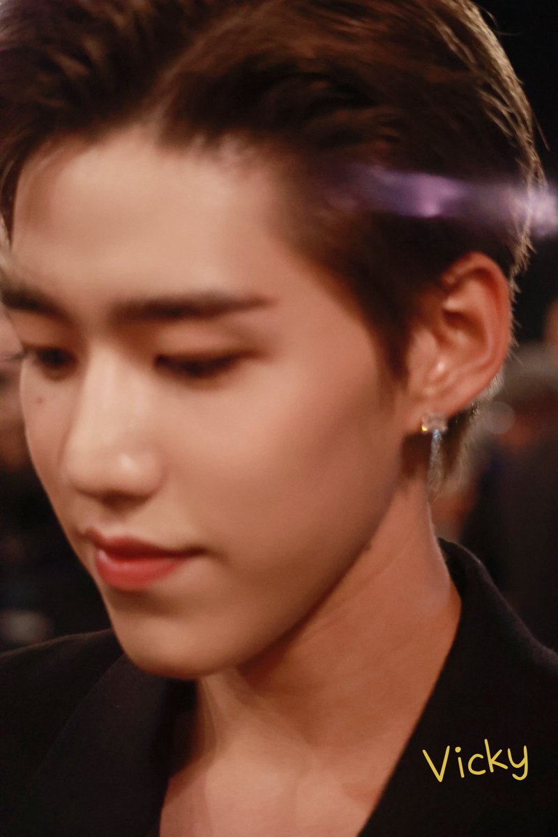 Vicky87923's tweet photo. 2023.7.5 PPkrit Balenciaga Dinner close-up
#BalenciagaCouturexPPKrit 
#BalenciagaCouture52 https://t.co/8yONi4zuKj