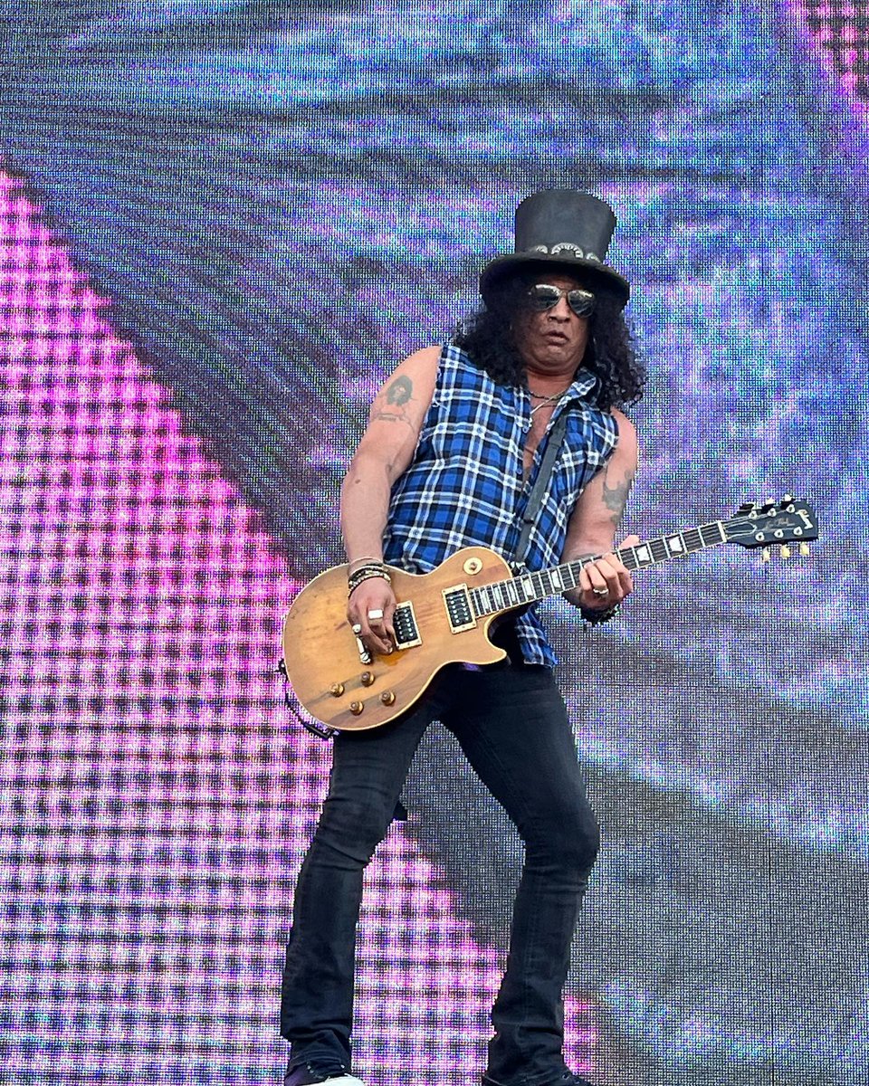 SlashArmy_ARG's tweet photo. 🔥 Guns N' Roses hoy en la BERNEXPO, Berna, Suiza 🇨🇭

📸: mellyl.k 
•
•
•
#gnr2023 #slash @slash 
#axlrose #duffmckagan #gunsnroses #gnr #gnfnr #bernexpo #bern #switzerland #rnfnr #gnrtour2023 #worldtour https://t.co/VGE9opSa4V