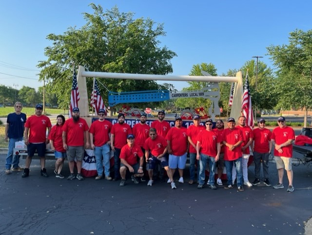 MidAmCarpenters's tweet image. #Local1889 participated in the annual 4th of July parade in Elgin, IL. They rebuilt the Local's float and it was a head turner for parade goers! #Local945 members and their families displayed a giant American flag in Jefferson City, MO's Salute to America parade.