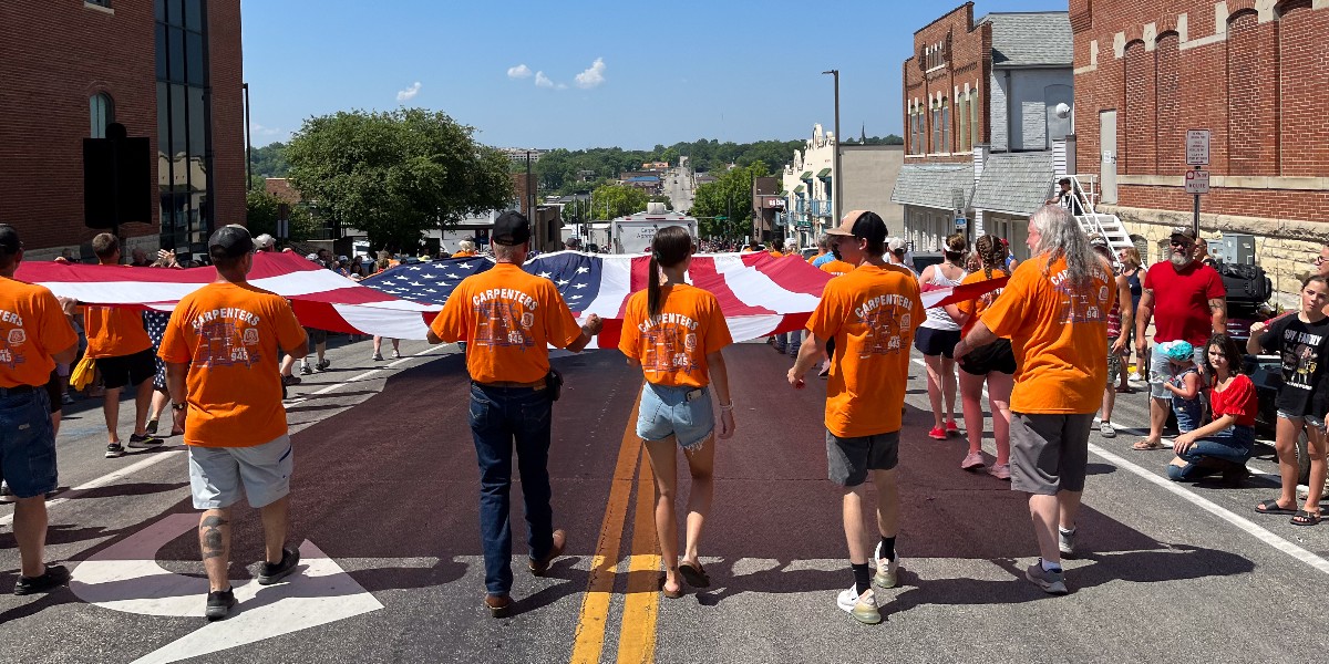 MidAmCarpenters's tweet image. #Local1889 participated in the annual 4th of July parade in Elgin, IL. They rebuilt the Local's float and it was a head turner for parade goers! #Local945 members and their families displayed a giant American flag in Jefferson City, MO's Salute to America parade.