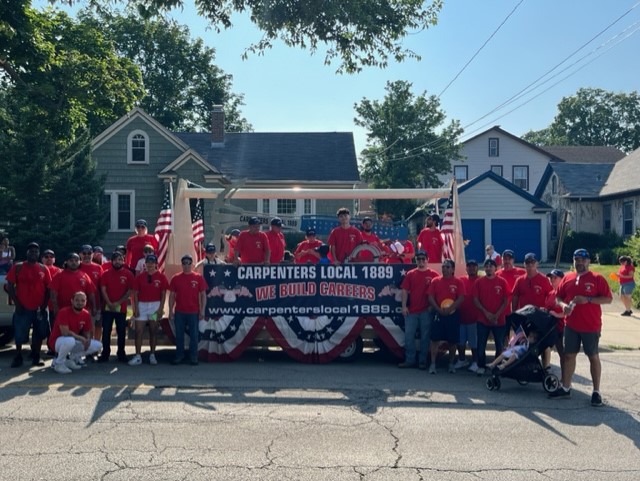 MidAmCarpenters's tweet image. #Local1889 participated in the annual 4th of July parade in Elgin, IL. They rebuilt the Local's float and it was a head turner for parade goers! #Local945 members and their families displayed a giant American flag in Jefferson City, MO's Salute to America parade.