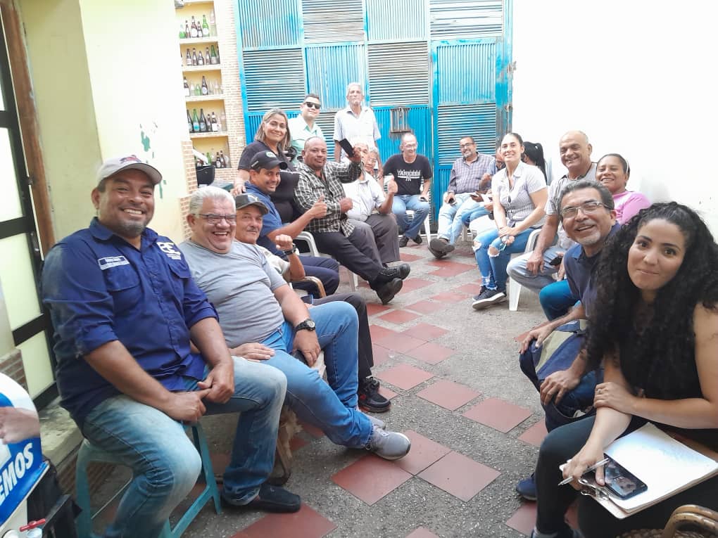 EncuentroCiud13's tweet photo. #05Julio Parte del equipo de Valencia, en la Pquia. San Blas, liderado por Andrew Jimenez y Carlos Corales.

Ĺlevando el mensaje de esperanza de nuestra candidata a La Primaria, #22Oct, Delsa Solórzano. 

#UnidoSomosMejores https://t.co/4Q6wX7W1jm