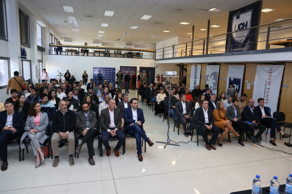 Hoy lanzamos el Instituto de Gestión Pública de <a href="/uchampagnat/">Universidad Champagnat</a> 
Gracias a todos y todas por acompañarnos. 
Asumo la responsabilidad de ser su Directora gral junto a un gran equipo.
Fabricio Cuaranta, Hugo Villanueva y Fernando Simón .