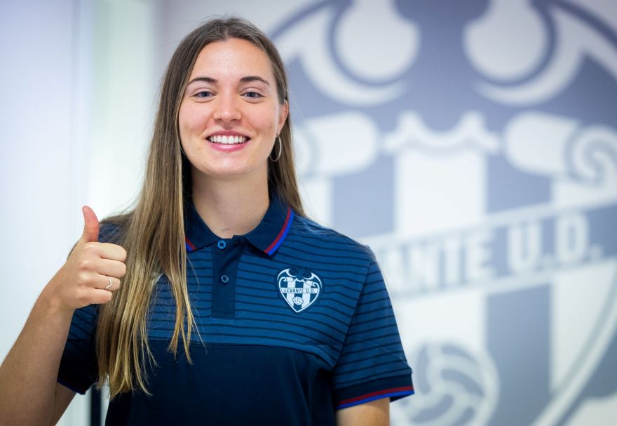 ReinasDelBalon's tweet photo. Anna Torrodà deja el Valencia CF y ficha por el Levante UD 
Informa nuestro redactor José Carlos Albert @JoseAlbert6 en el diario @ReinasDelBalon
#ReinasDelBalón

https://t.co/km0FvEl0kr https://t.co/XB2rKRjYP9