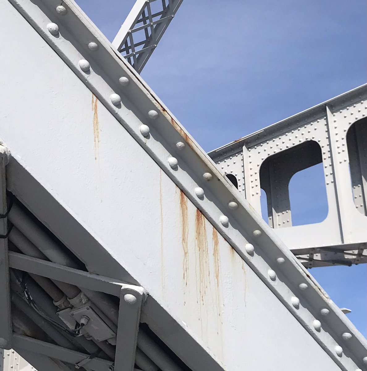 PontHercilioLuz's tweet image. Se SC é levada a sério, por que a falta de manutenção na Hercílio Luz?

Por que a IMPRENSA não está noticiando o DESCASO com a falta de manutenção da PONTE HERCÍLIO LUZ?

⚠️ DESCASO ⚠️ 

#govsc #santacatarina #pontehercilioluz #sclevadaaserio #descaso