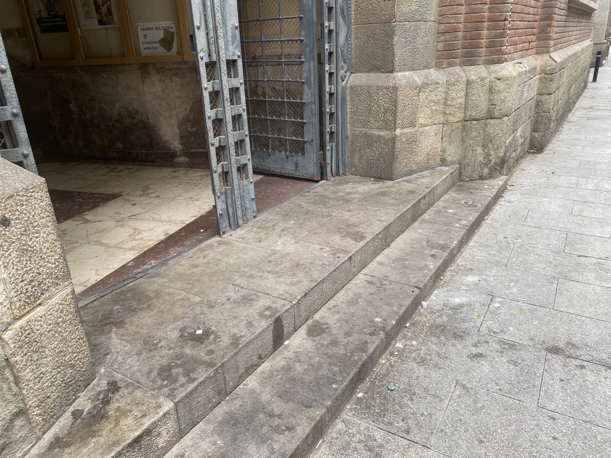 pladamunt's tweet photo. El Raval, más de lo mism#@jcollboni@#ayuntamientobcn https://t.co/3jJHyRtuWX