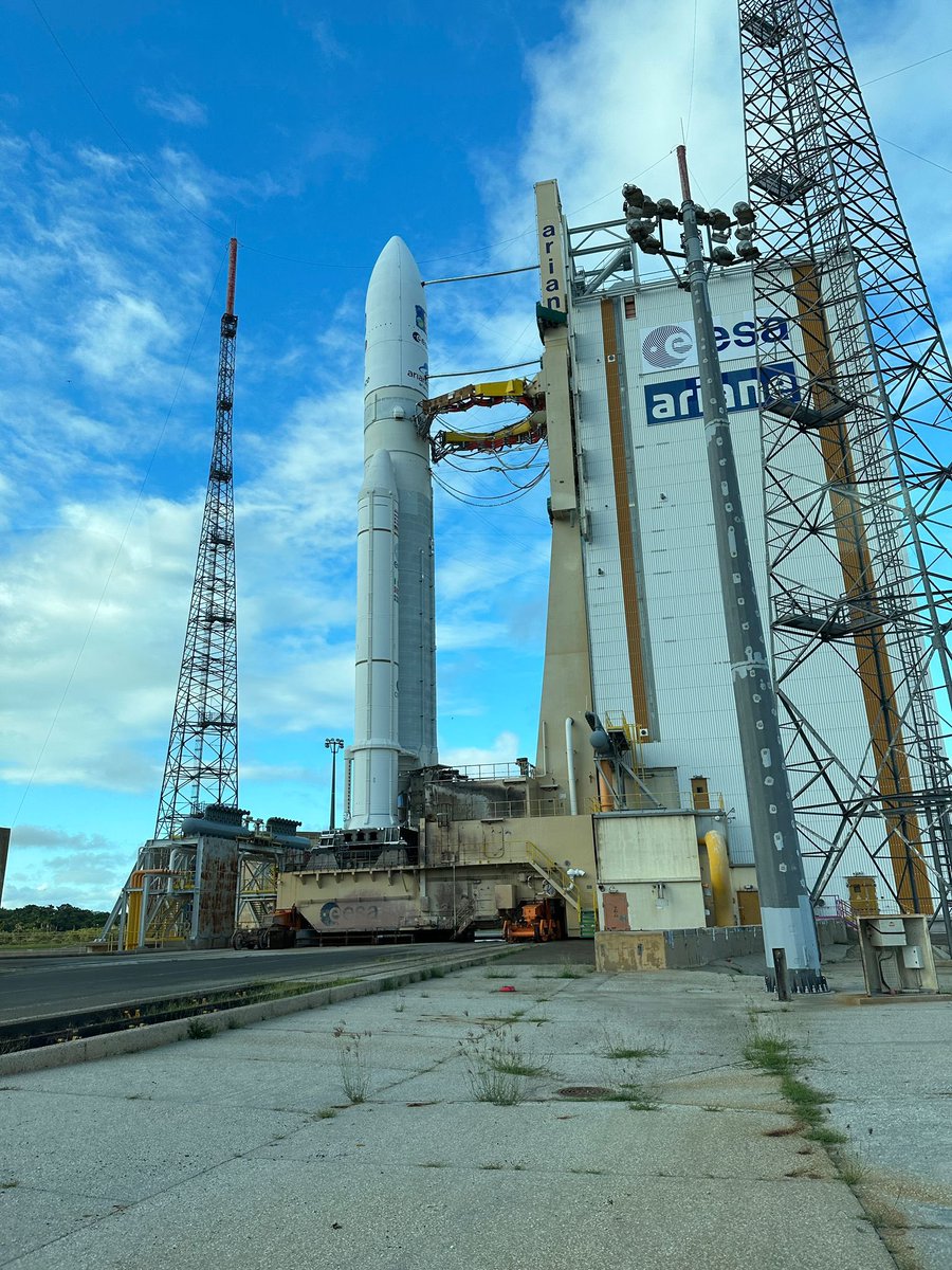Thom_astro's tweet image. 🚀 Ce soir, Ariane 5, le lanceur lourd européen s’envole pour la dernière fois à minuit (heure de Paris) 🥱☕️🤩, le temps de ressortir ces clichés pris les fois où j’ai pu voir son pas de tir de très  près 👀 (au @EuropeSpacePort pour le lancement de @ESA_JUICE 🛰️🍊en avril